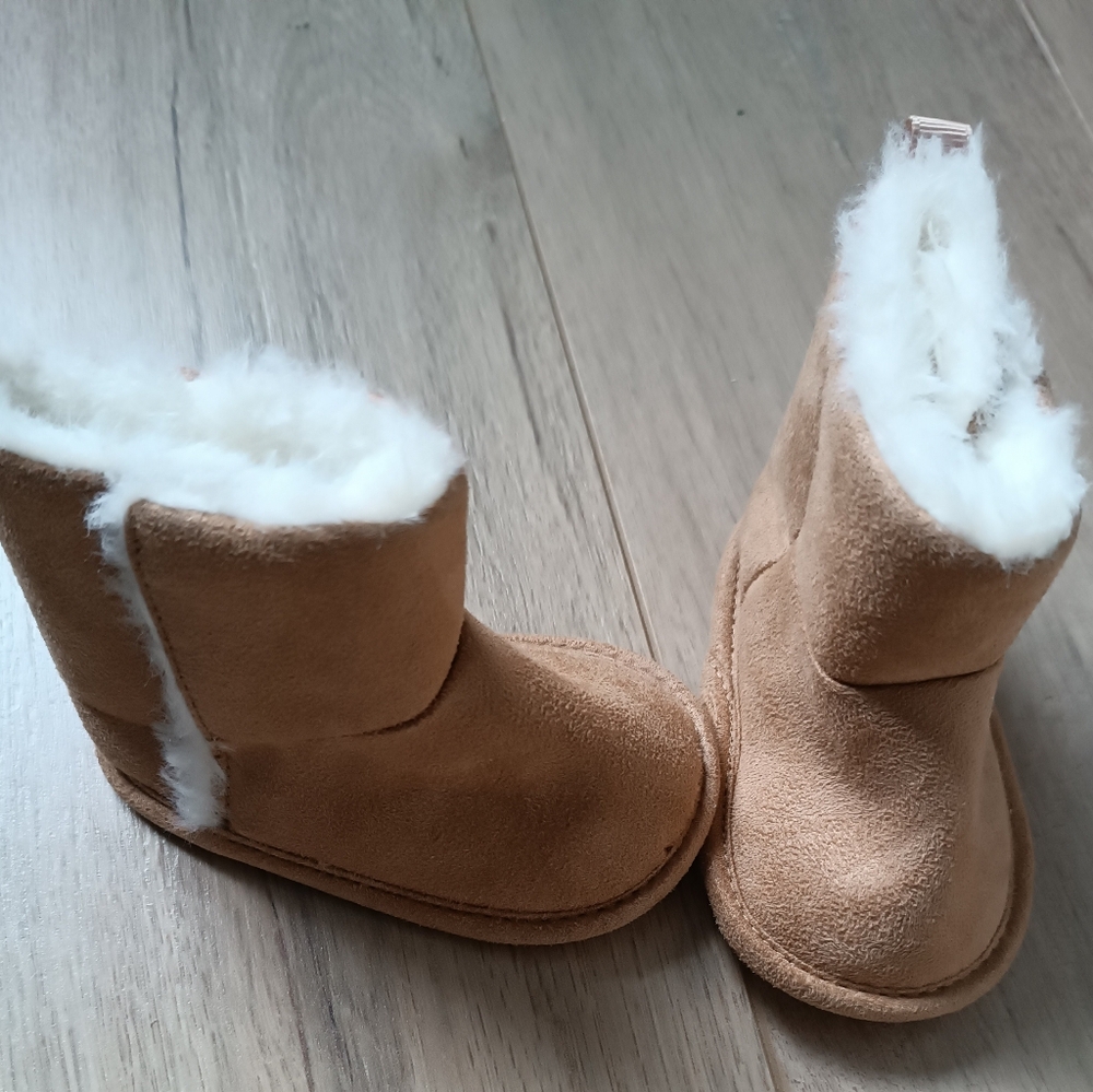 Cozy Tan Baby Boots for a baby of 6-9 month